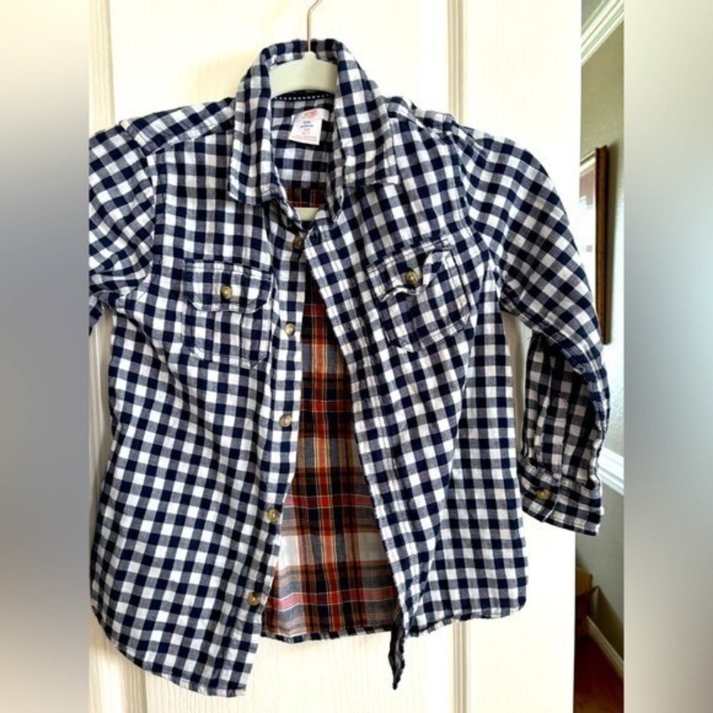 Joe fresh. Sz small. Boys button down dress shirt in perfect condition.‎  1015